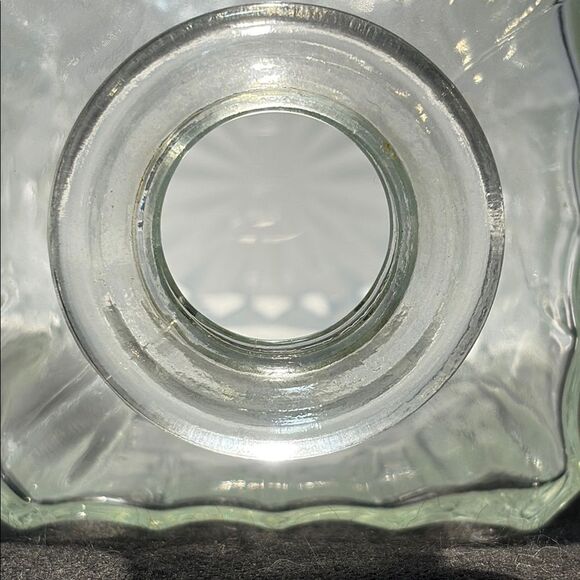 Elegant Clear Glass Decanter - Picture 6 of 10